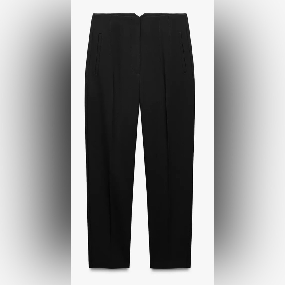 BRAND NWT Zara High Waisted Black Dress
Pant - Size S